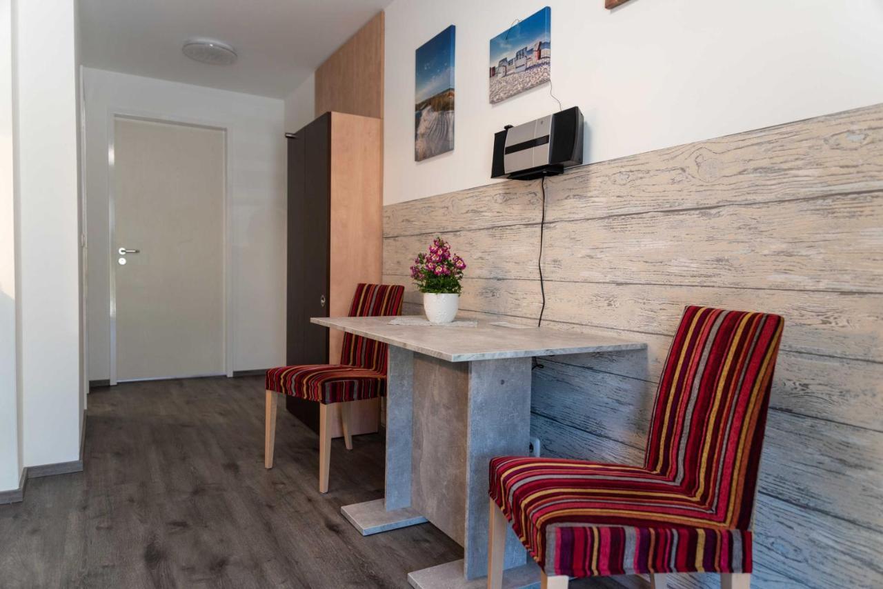 Haus Inselperle Mit Blick Auf Den Bodden Apartment Alt Reddevitz Ruang foto